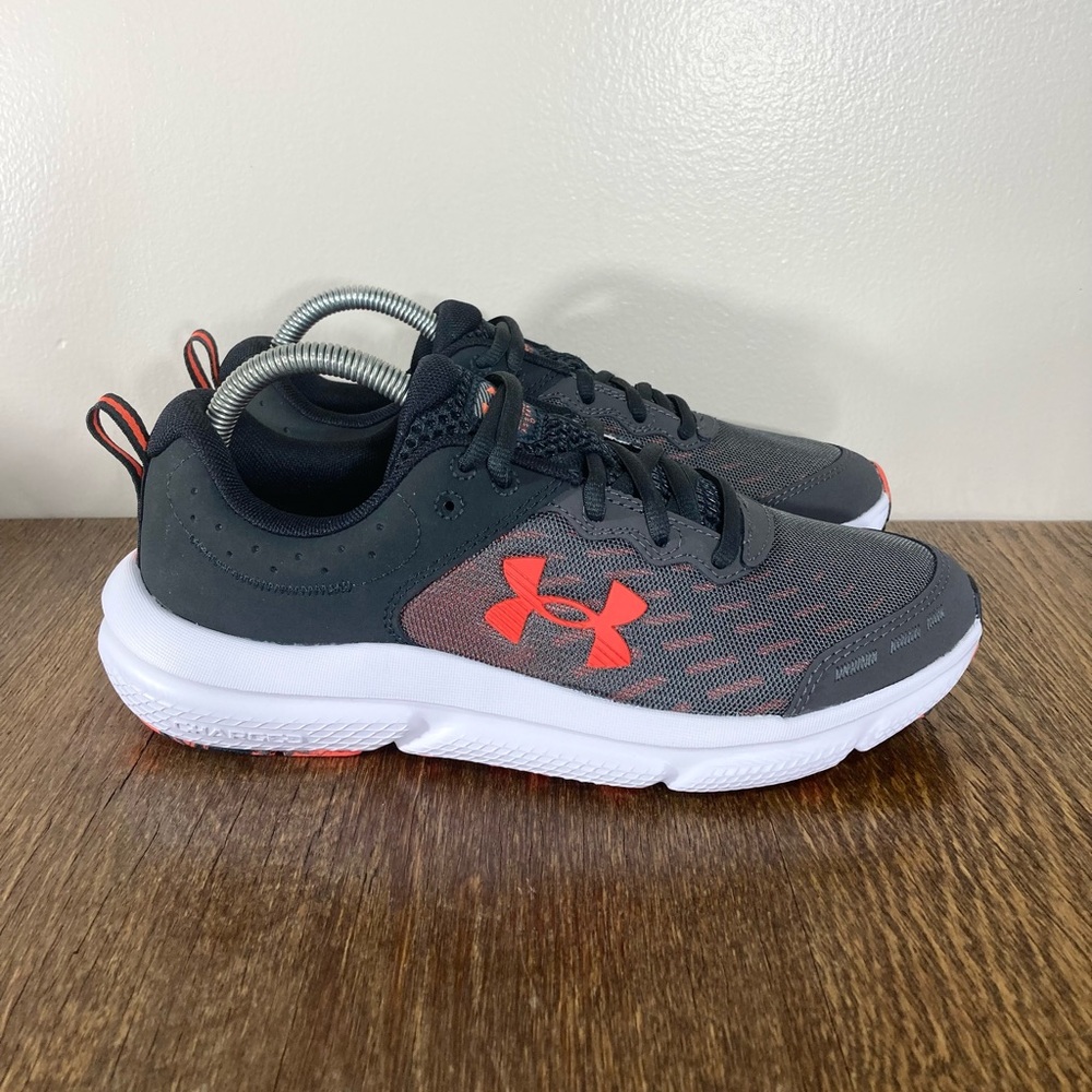 New Under Armour Charged Assert 10 Running Shoe Size 7Y fits Women’s 8.5